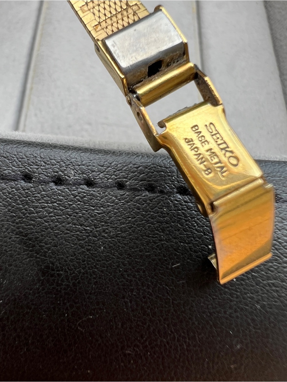 Seiko Gold Tone Ladies Watch with Champagne Dial - Picture 5 of 6